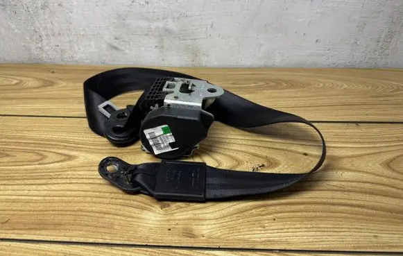 Audi Q7 4L Rear seatbelt 022R000