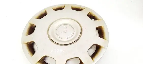 Volkswagen PASSAT B5 R17 wheel hub/cap/trim 