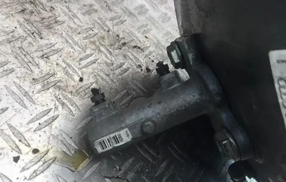 Audi A6 S6 C5 4B Master brake cylinder