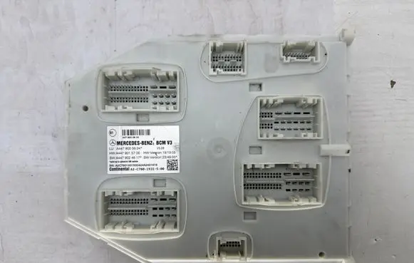 Mercedes-Benz Vito Viano W447 SAM control unit A4479000624 A4479015706 A4479024617