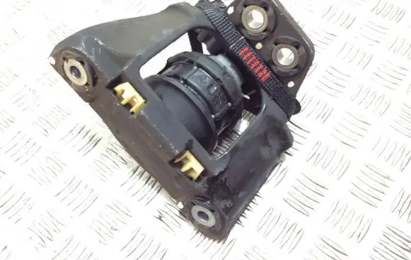 Volvo XC90 Engine mount bracket 31686885