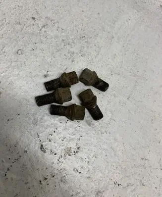 Opel Vivaro Nuts/bolts 