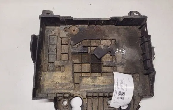 Renault Clio III Battery tray 8200314273