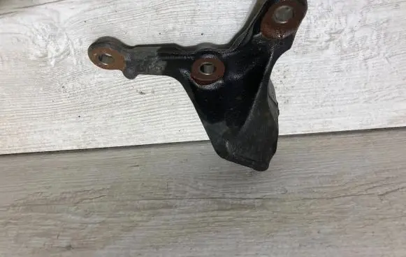 Citroen C3 Engine mounting bracket 9804255380