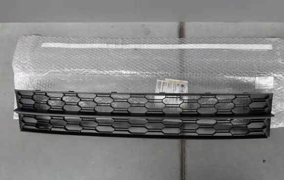 Skoda Octavia Mk3 (5E) Front bumper lower grill 5E0853677J