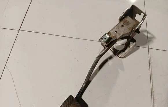 Hyundai Santa Fe Brake pedal 