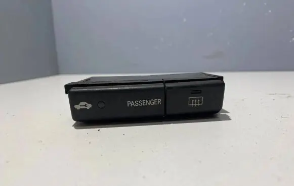Volkswagen Golf V Windscreen/window heater switch 8479005110 MS421200474