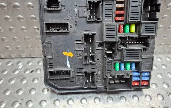 Renault Espace V (RFC) Fuse box set 284B61112R S26312501