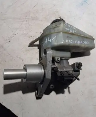 Brake fluid reservoir