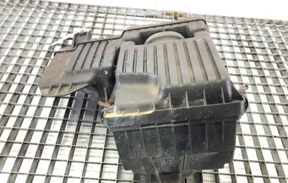 Honda CR-V Air filter box