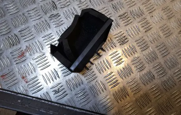 Audi Q5 SQ5 Quarter panel pressure vent 8K0819161B