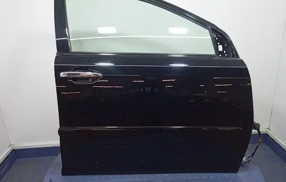 Cadillac SRX Front door 