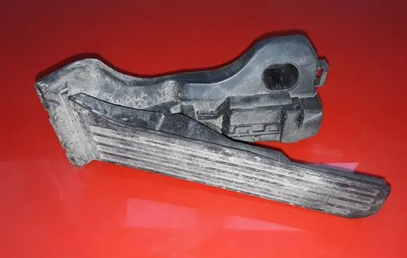 Volkswagen Golf V Accelerator throttle pedal 1K1723503L 6PV00860001