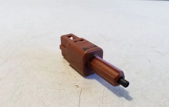 Nissan Leaf I (ZE0) Brake pedal sensor switch 16328MN