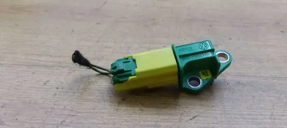 Audi A6 S6 C6 4F Airbag deployment crash/impact sensor 1K0909606C