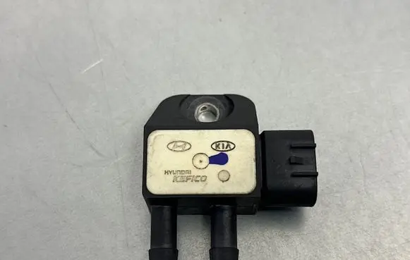 Hyundai i30 Exhaust gas pressure sensor 392102F600 9022090001