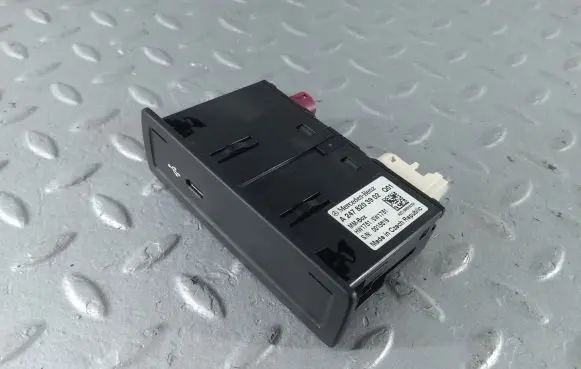 Mercedes-Benz A W177 USB socket connector A2478203902