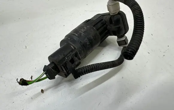 Volkswagen Golf Sportsvan Windscreen/windshield washer pump 1K0955651
