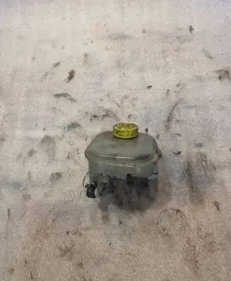 Audi A8 S8 D2 4D Brake fluid reservoir 4D0611301F