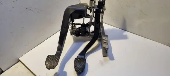 Audi A4 S4 B7 8E 8H Pedal assembly 8E1721117