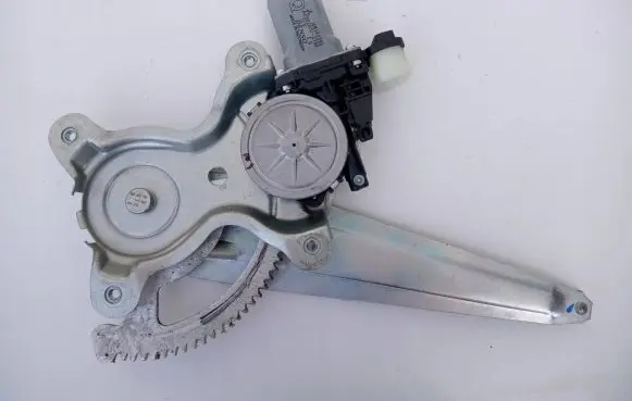 Mitsubishi Pajero Sport II Rear door window regulator motor MN182353