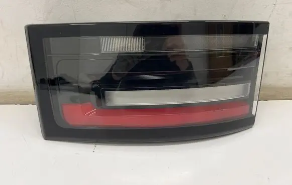 Tailgate rear/tail lights