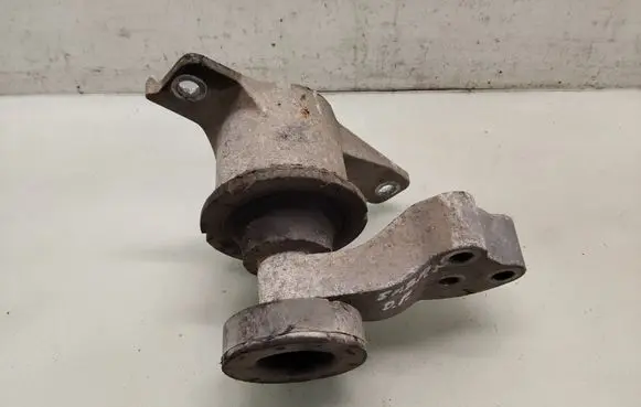Engine mount bracket