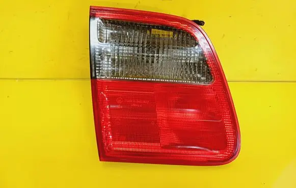 Mercedes-Benz E W210 Tailgate rear/tail lights A210820364