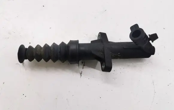 Clutch slave cylinder