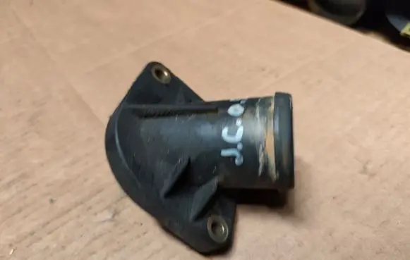 Jeep Cherokee III KJ Thermostat housing 