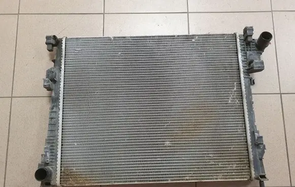 Opel Vivaro Coolant radiator 8200411166 93854164