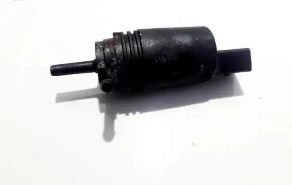 BMW 5 E39 Windscreen/windshield washer pump 67128377612