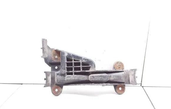 Audi A6 S6 C4 4A Front bumper mounting bracket 4A0807283