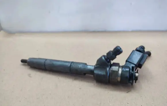 Mercedes-Benz B W245 Fuel injector 0445110167