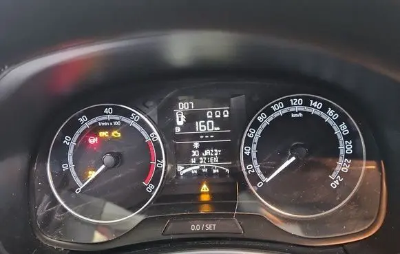Speedometer (instrument cluster)