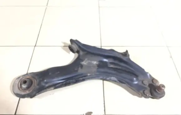 Renault Kangoo II Front lower control arm/wishbone