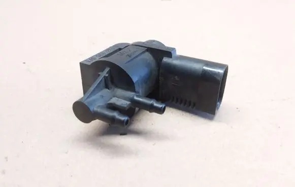 Volkswagen PASSAT B5.5 Vacuum valve 1J0906283B