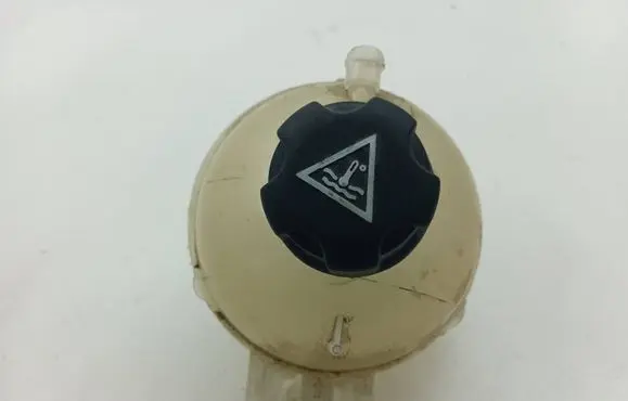 Citroen C5 Aircross Coolant expansion tank/reservoir 9678514680