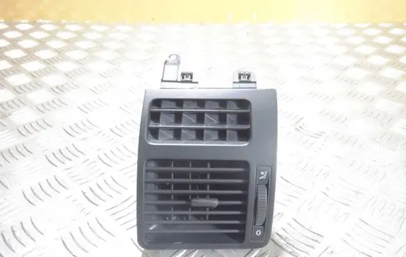 Volkswagen Touran I Dashboard side air vent grill/cover trim 8U1820902C