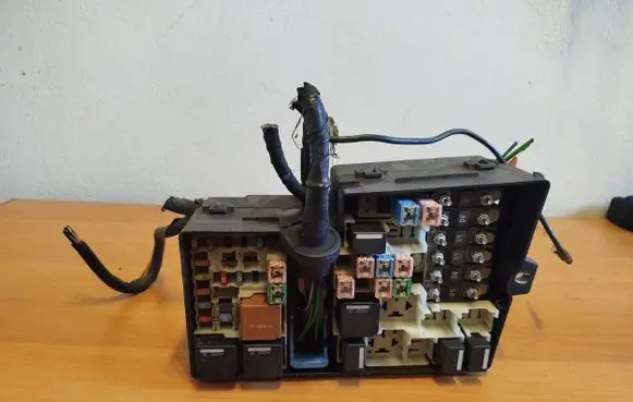 Volvo C30 Fuse box set 8688040 518818000 31254581