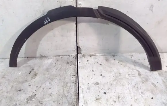 Rear fender molding trim