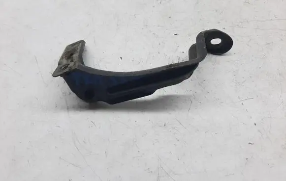 Volkswagen PASSAT B5.5 Fender mounting bracket