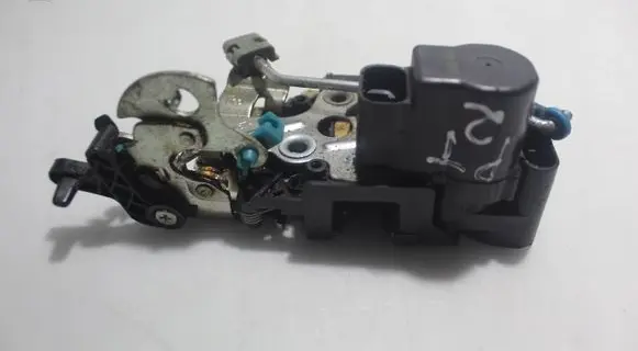 Chevrolet Rezzo Rear door lock
