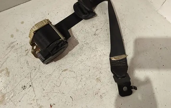 BMW X5 E53 Rear seatbelt 040176