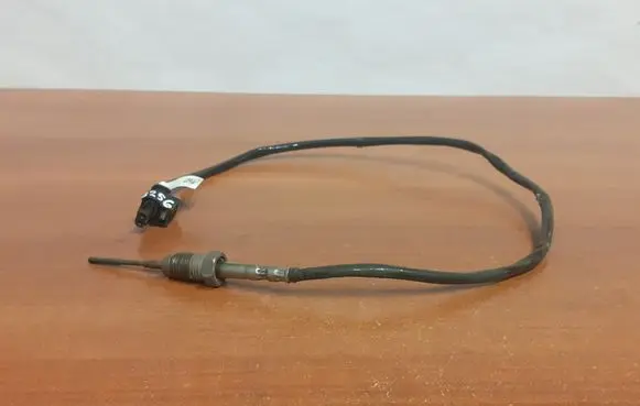 BMW 1 F40 Exhaust gas temperature sensor 8589817 8256