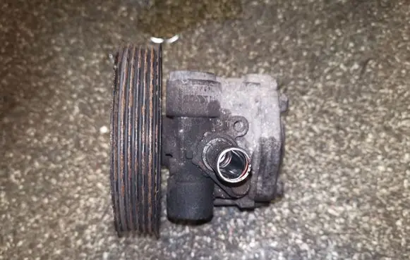 Peugeot 4007 Power steering pump