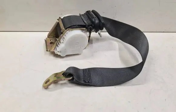 BMW 6 E63 E64 Rear seatbelt 7073542 33040666A 33035173B