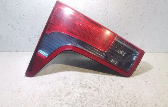 Citroen C5 Tailgate rear/tail lights 89032711