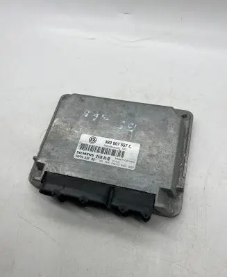 Volkswagen PASSAT B5 Engine control unit/module 3B0907557C