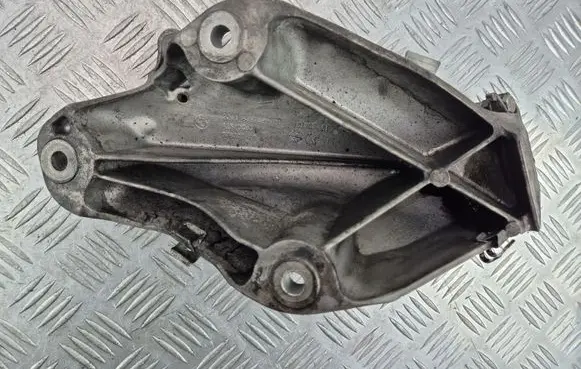BMW X5 E70 Engine mounting bracket 6787489 67871110 A1G19C03